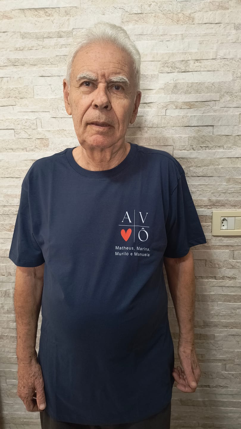 Customer photo review of Camiseta Personalizada AVÔ MINIMALISTA - Algodão 100%