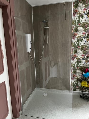 Customer photo review of ShowerWorX 1000mm Wet Room 8mm Screen & Support Bar