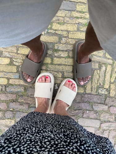 Customer photo review of HappyFlops