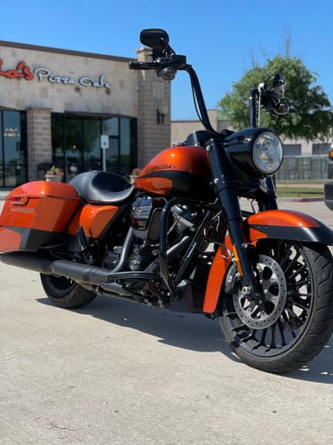 Customer photo review of HR3 Scorched Orange / Black Denim Motorcycle 18" Wide Tire Front Mudguard Fender For Harley Touring Models 2014-2023
