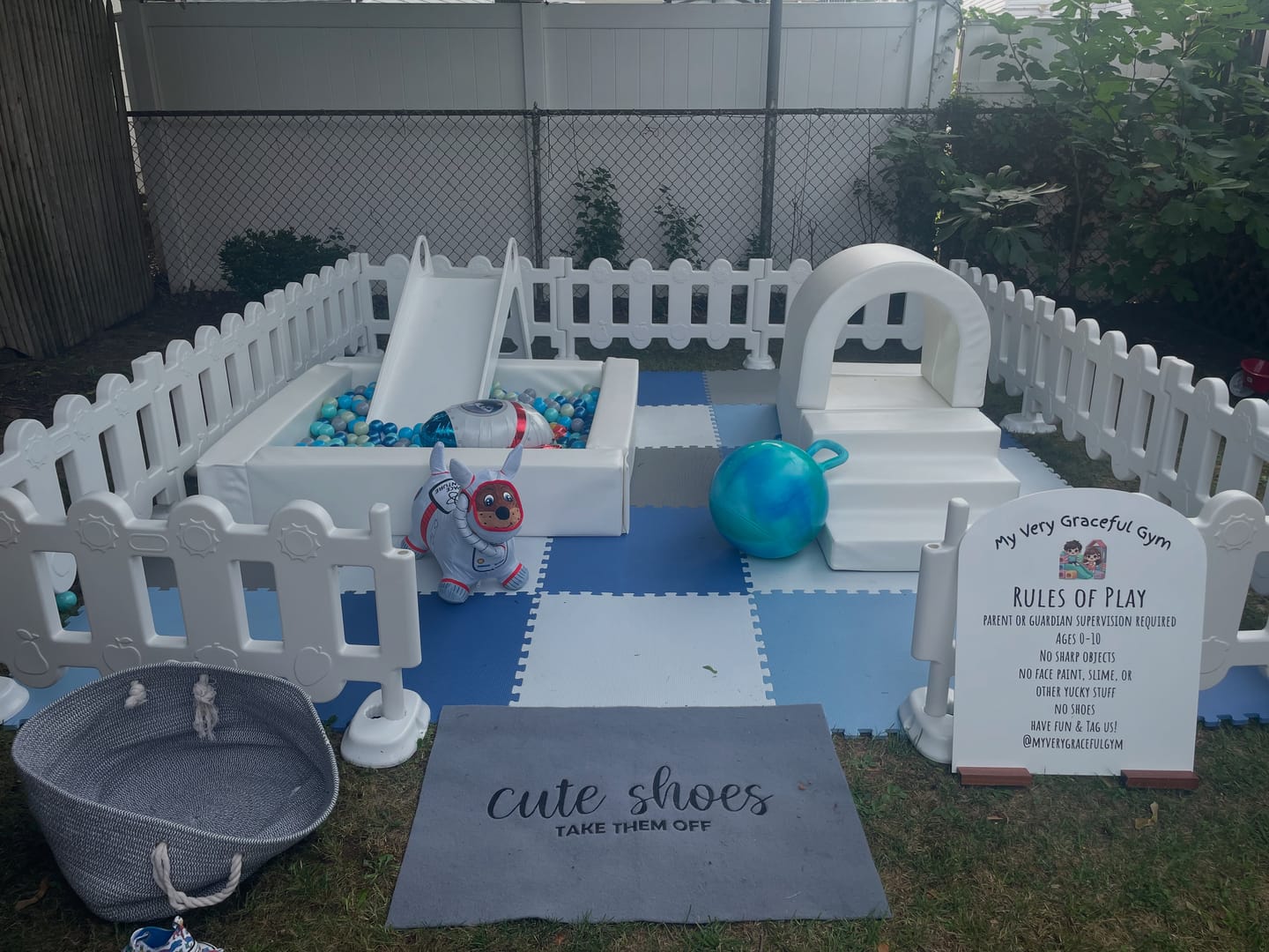 Customer photo review of Area 10ft x 10ft Plastic Gate and Fences