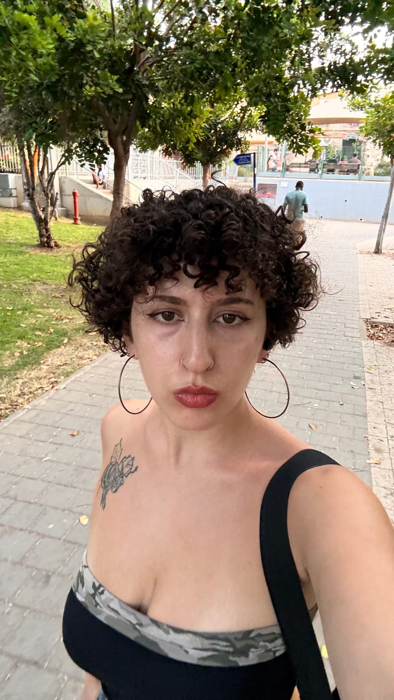 Customer photo review of Clinique Black Honey Almost Lipstick - קליניק בלאק האני שפתון להעצמה והדגשת הגוון הטבעי