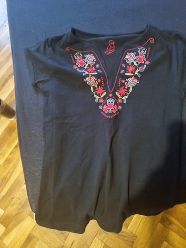 Customer photo review of Тениска с V деколте - "Самоковска"