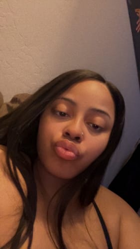 Customer photo review of CurlyMe Layered Cut Pre-bleached Straight Hair Wear Go Glueless Wig 7x5 Pre-cut HD Lace Pre-plucked
