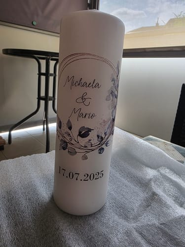 Kundenbewertung mit Foto zu Personalized Wedding Candle - Floral Circle - Personalized with Name & Date - Wedding Gift - Pillar Candle - Color: Kerze, Personalization: Michaela & Mario
17.07.2025