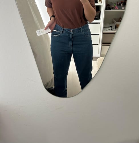 Rebeca A. review of Calça Jeans Mom Jequitibá Azul Médio image 1 out of 1