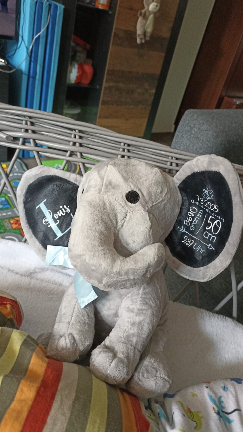 Customer photo review of Kuschel Elefant - Baby-Stofftier