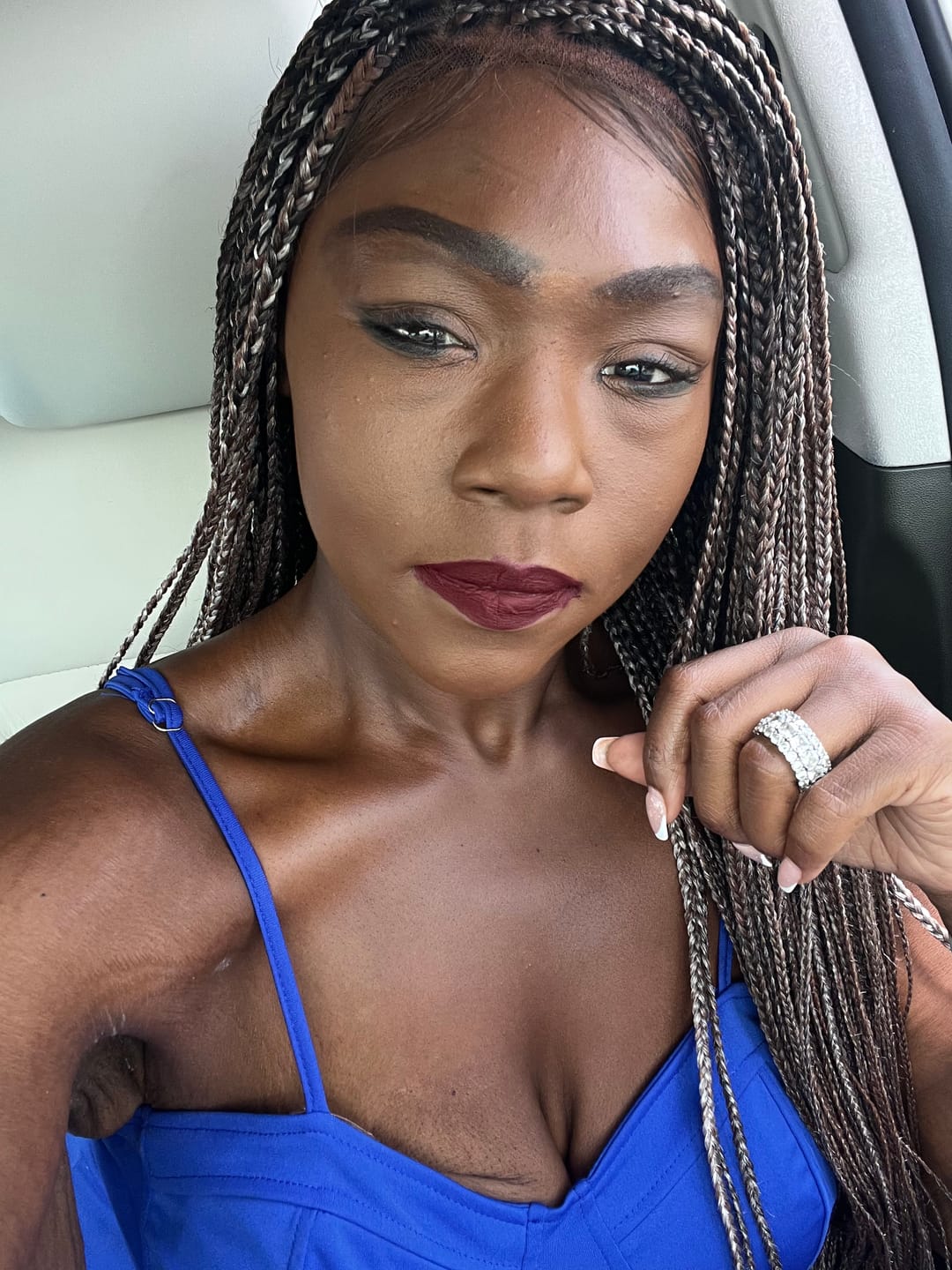 Customer photo review of Swiss HD Full Lace Knotless Micro Box Braided Wig 36" 200 Strands