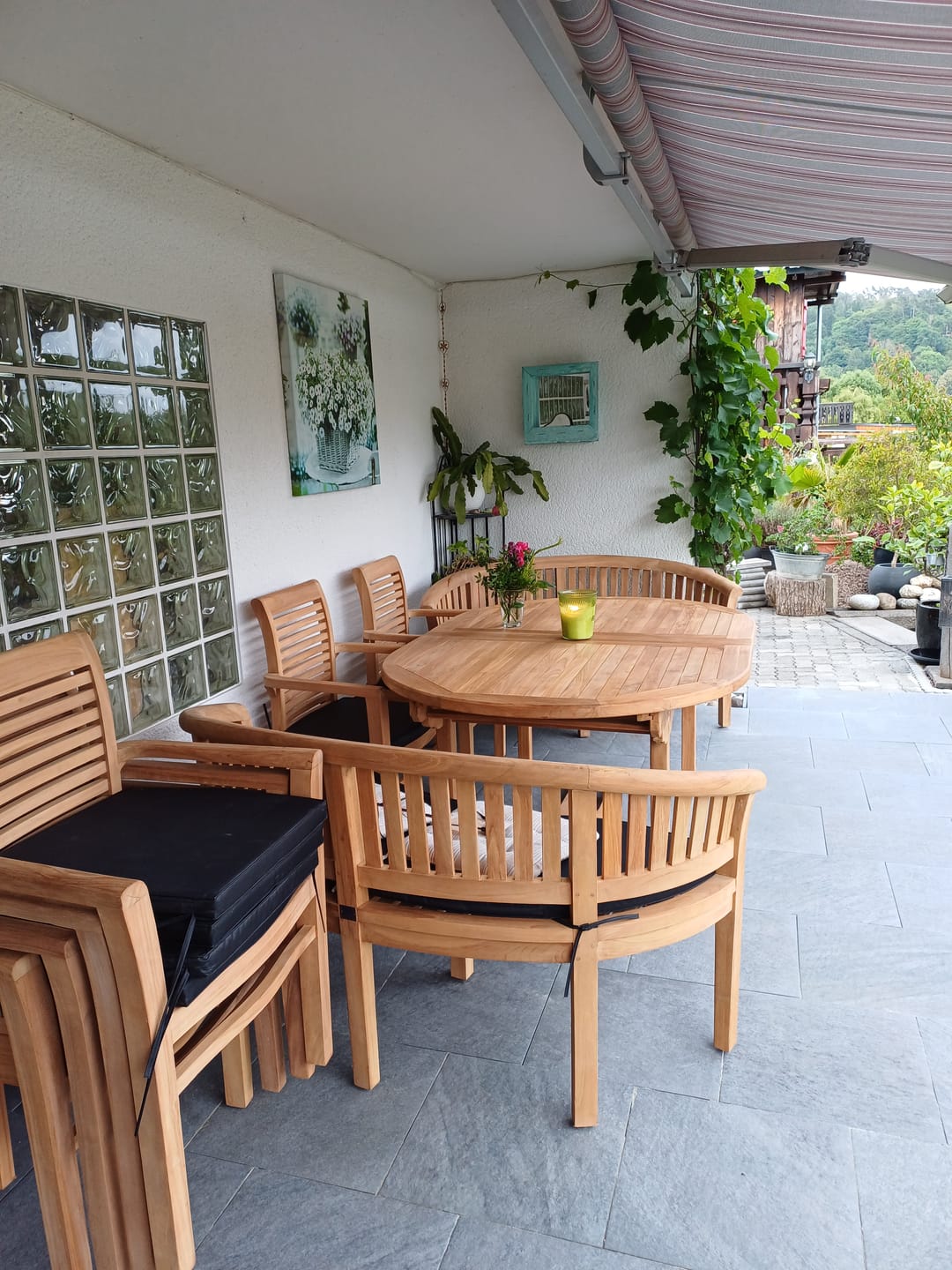 Customer photo review of Teak Gartenmöbel 180-240cm Ausziehtisch 4cm Platte (6 Oxford Stapelstühle 2 San Francisco Bänke) Inklusive Kissen.