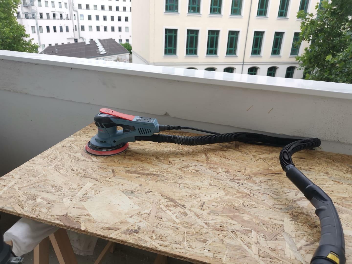Customer photo review of 49E FANZWORK Exzenterschleifer 5mm Schleifhub mit 125/150 mm Schleifteller Klett. 350W bürstenlosen EC-Motor, inkl. Tragkoffer