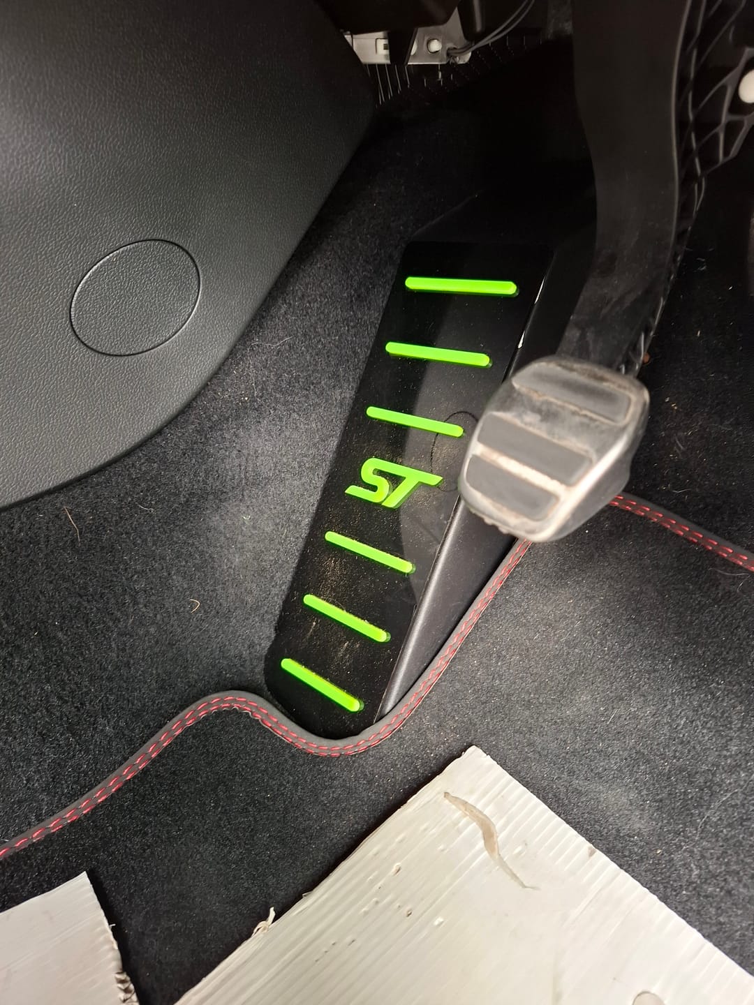 Customer photo review of Mk4/4.5 Focus ST Dead Pedal / Foot Rest Plate  (4D Acrylic)