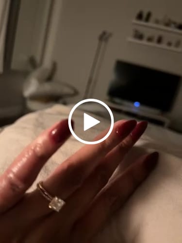 Customer video review of D252 Roister Red Crème Dip Powder