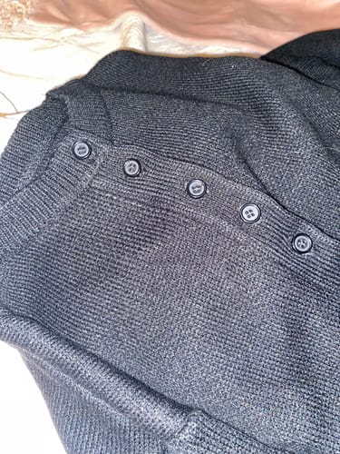 Customer photo review of SWEATER BLAIR NEGRO