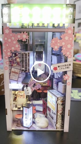 Customer video review of Omoide Yokocho Book Nook Kit