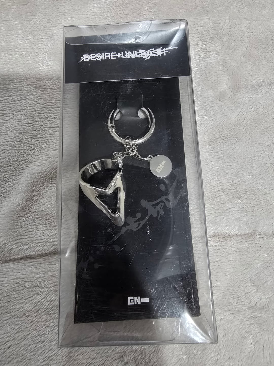 Customer photo review of ENHYPEN - DESIRE : UNLEASH OFFICIAL MD KEYRING