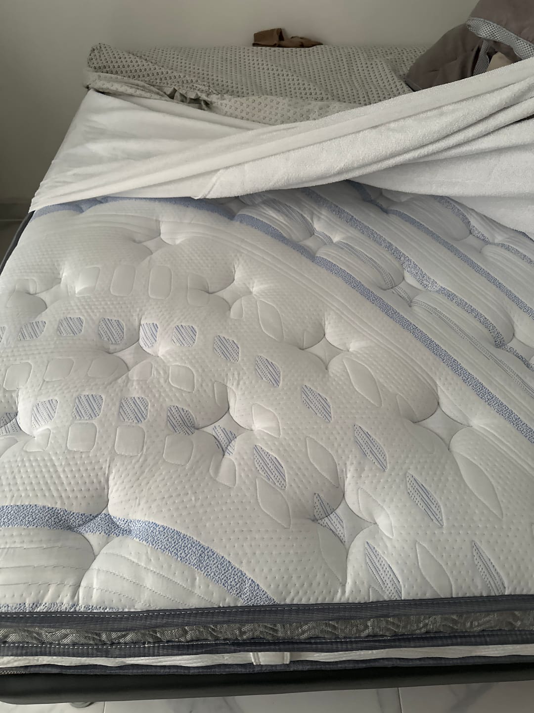Customer photo review of Matelas mémoire de forme épaisseur 28 cm - MEMORIS