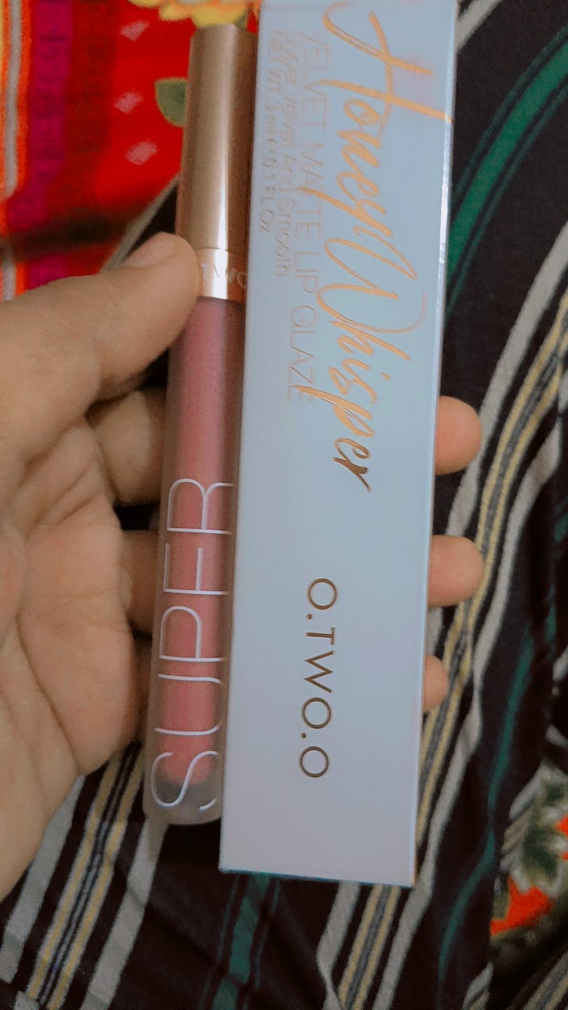Customer photo review of O.TWO.O HONEY WHISPER VELVET MATTE LIP GLAZE