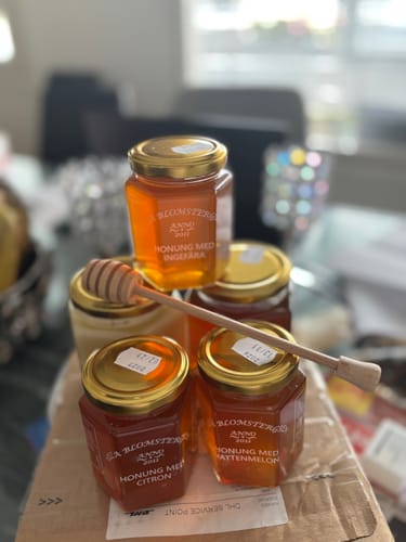 Customer photo review of Sommarens honungspaket – 5 burkar + honungspinne & fri frakt!