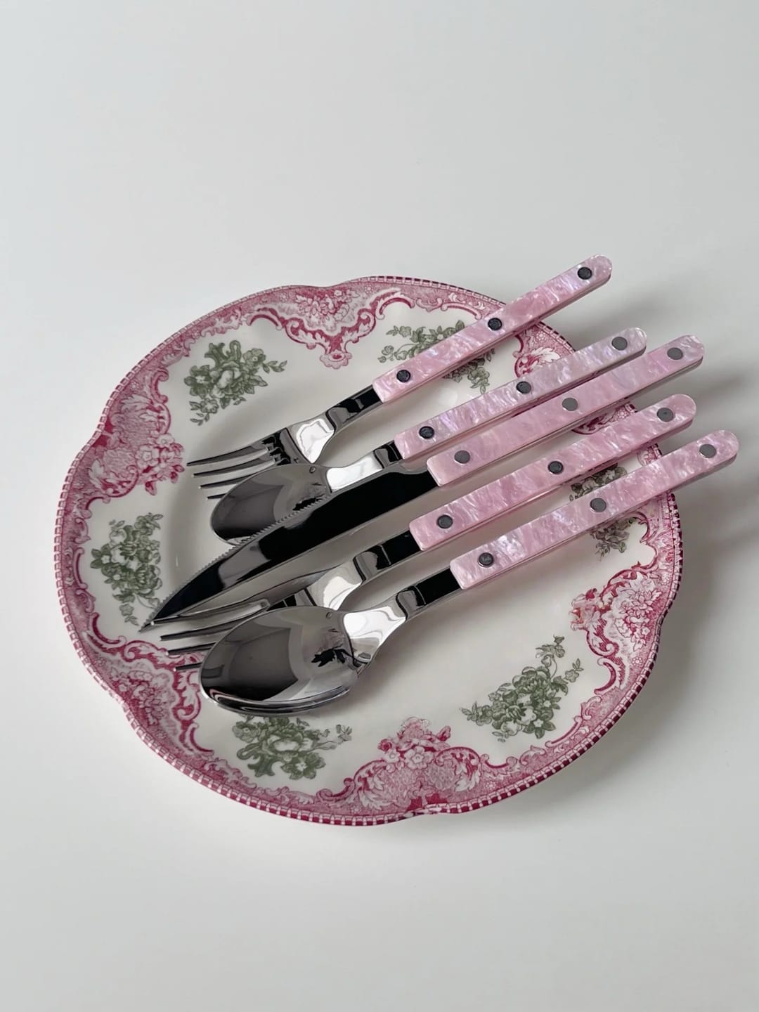 Customer photo review of 10-Pcs Sleek Modern Pinky Flatware Silverware Flatware Set