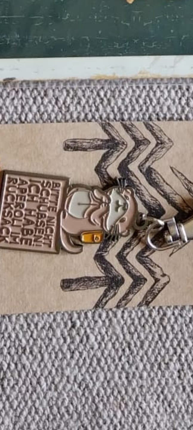 Customer photo review of Emaille Anhänger - Aperoli Otter