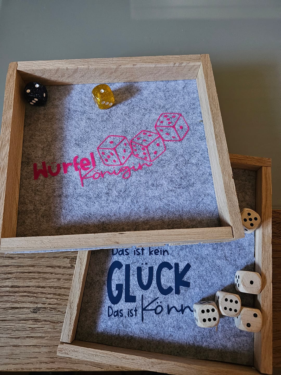 Customer photo review of Plottersprüche Würfelspiele - Die Würfel Sind Gefallen & Kreative Designs für Spieler