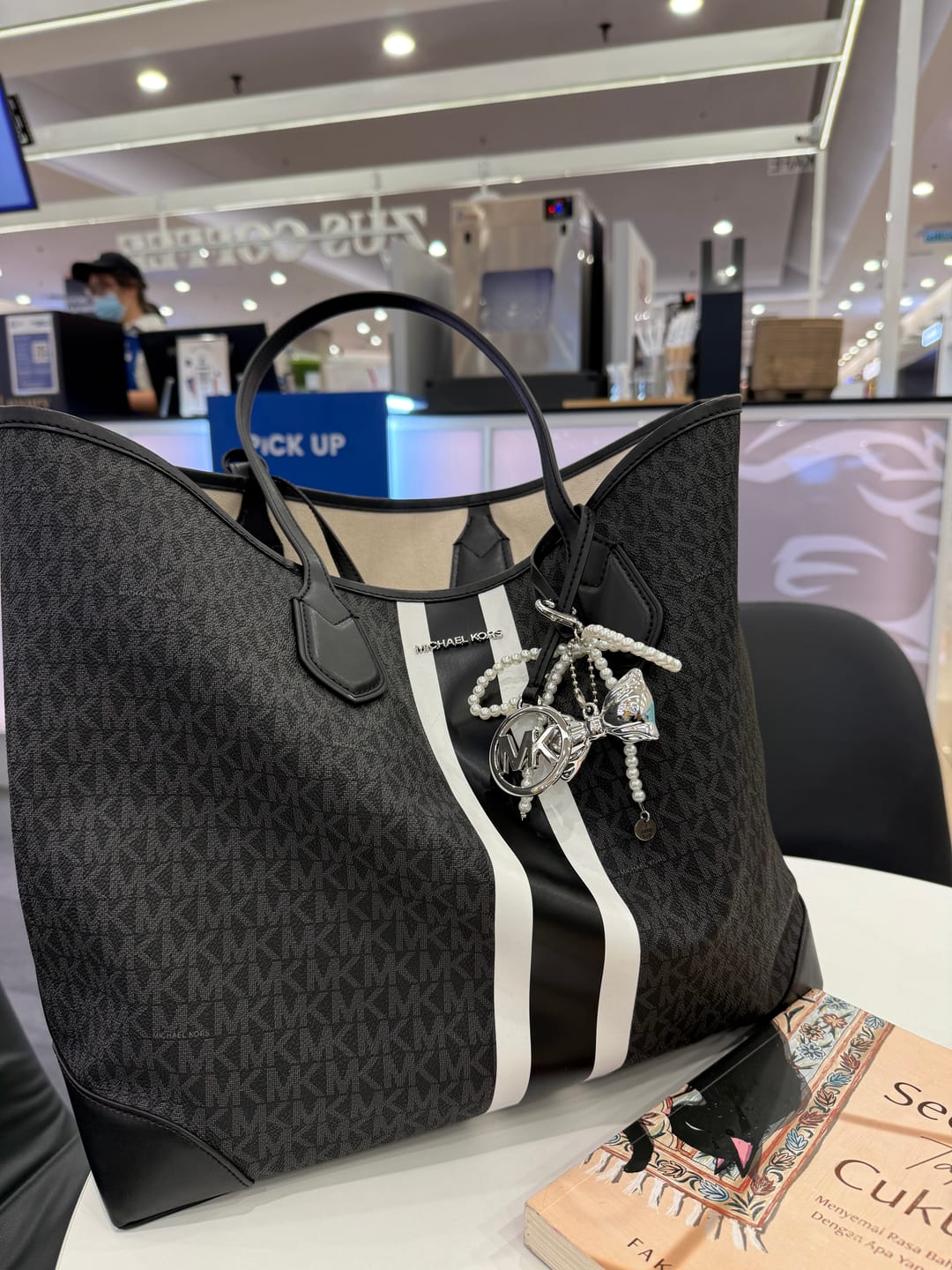 Customer photo review of Michael Kors Eva Large Tote In Monogram Black Stripe