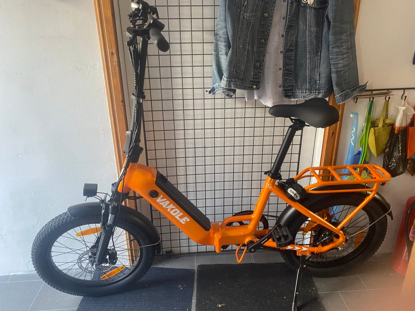 Customer photo review of Vakole VT4 2025 Version 250W 20" Foldable Electric Bike 468Wh Compact Step-through E-bike 36V 13Ah Battery