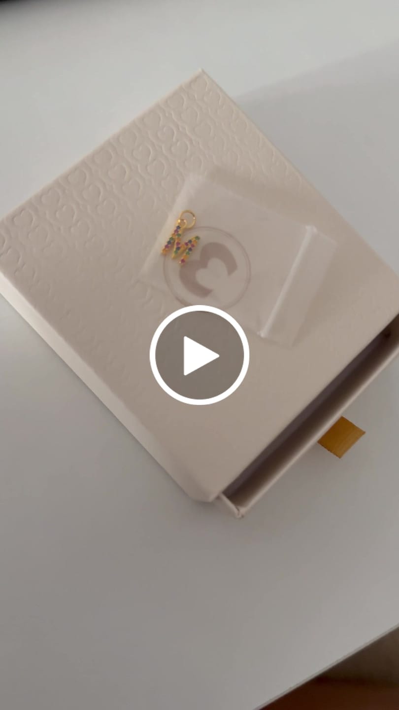 Customer video review of Collar Color Inicial