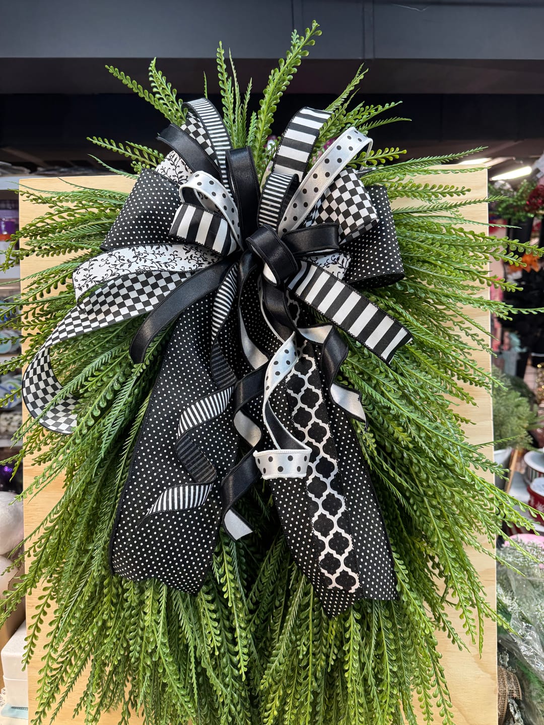 Customer photo review of 14" Round Grapevine Wreath - DECOE-034
