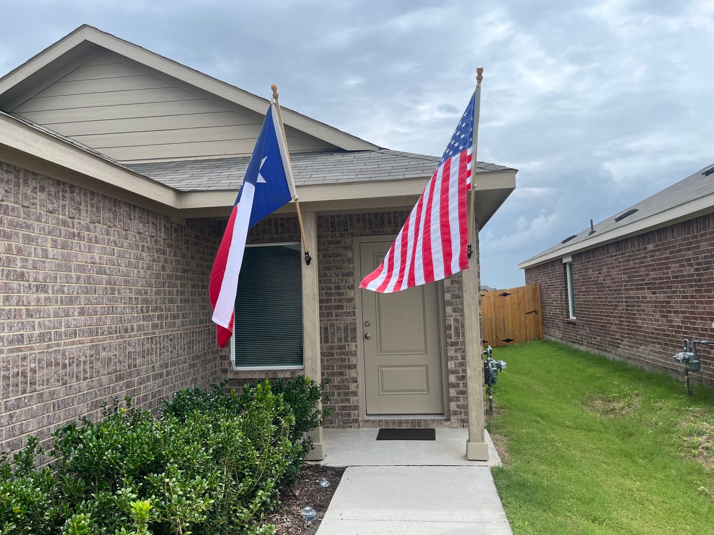 Customer photo review of 3' x 5' Texas Flag Set