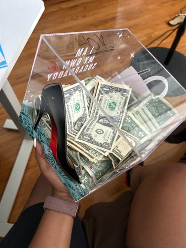 Customer photo review of Luxe Red | $10k Smashbox