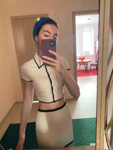 Customer photo review of Ensemble Femme Tricoté Chic à Col Polo et Mini-Jupe - Ensemble Léoni