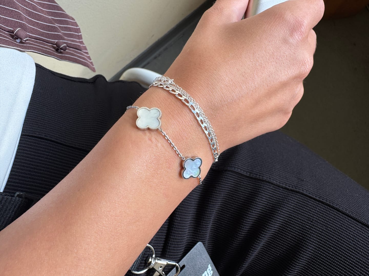 Customer photo review of Clover Perlmutt Armband | 18K vergoldet