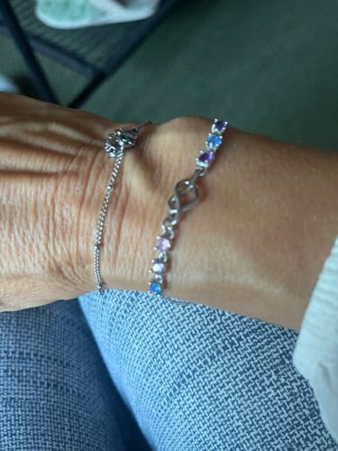 Customer photo review of Gepersonaliseerde Hartknoop Geboortesteen Armband