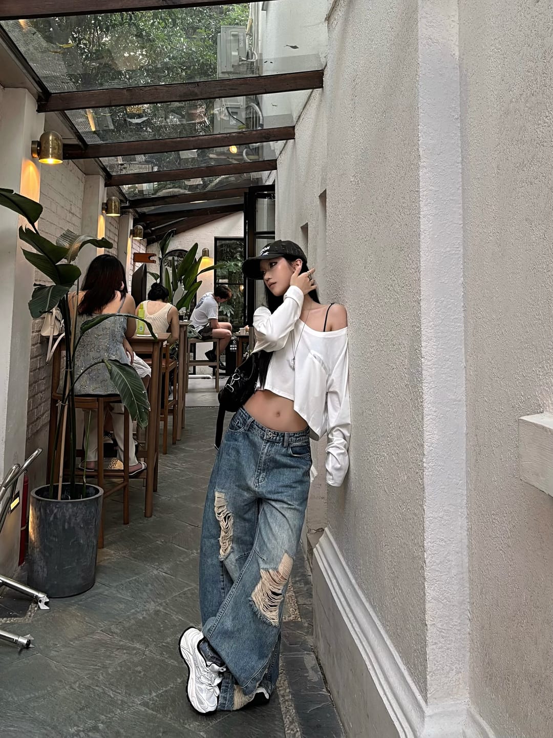 Customer photo review of WARDEN EDGE Off-Shoulder Cropped Long Sleeve T-Shirt