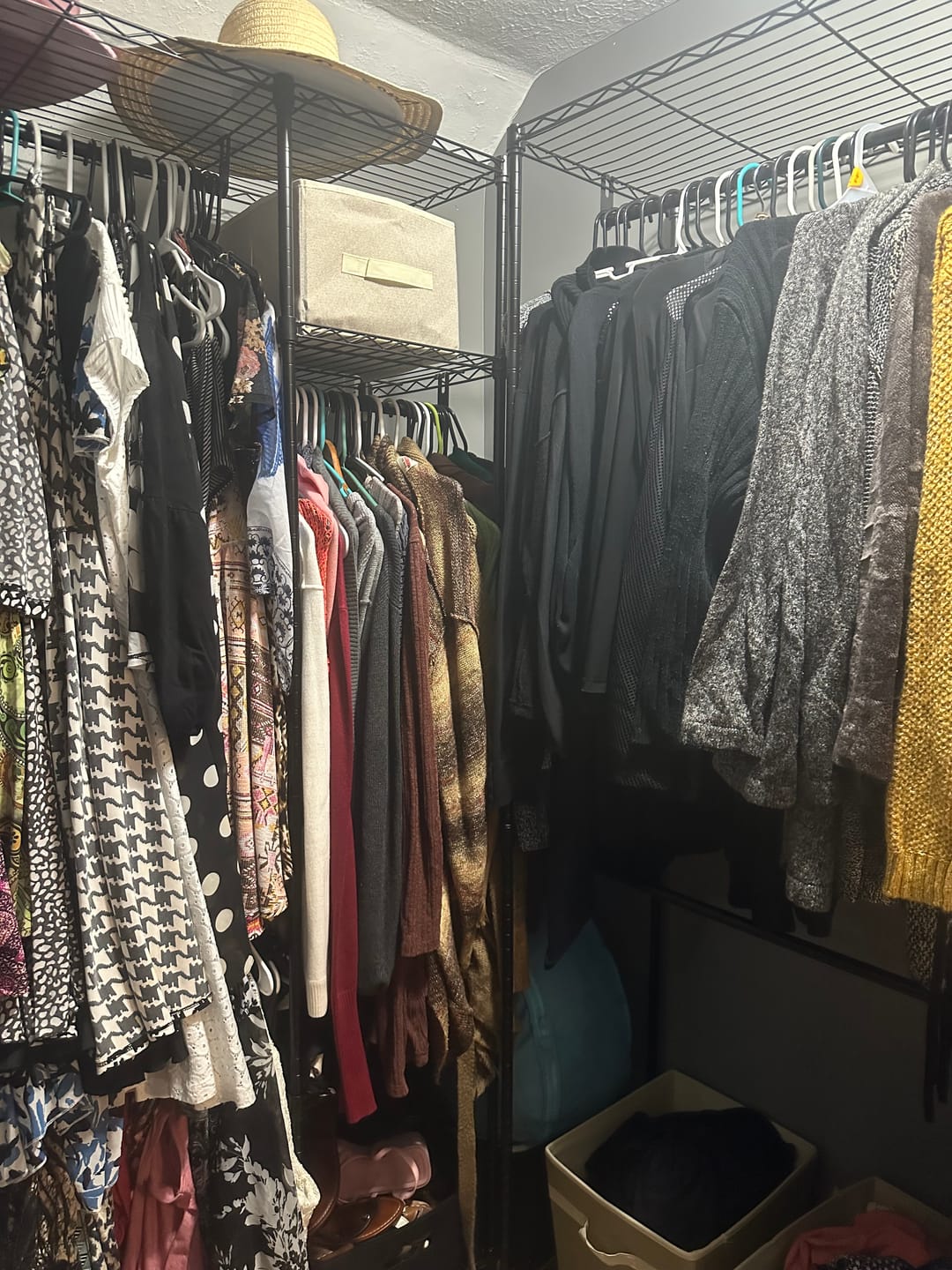 Customer photo review of Raybee Heavy Duty Portable Clothes Rack With Wheels,Clothing Rack For Hanging,Garment Rack For Bedroom