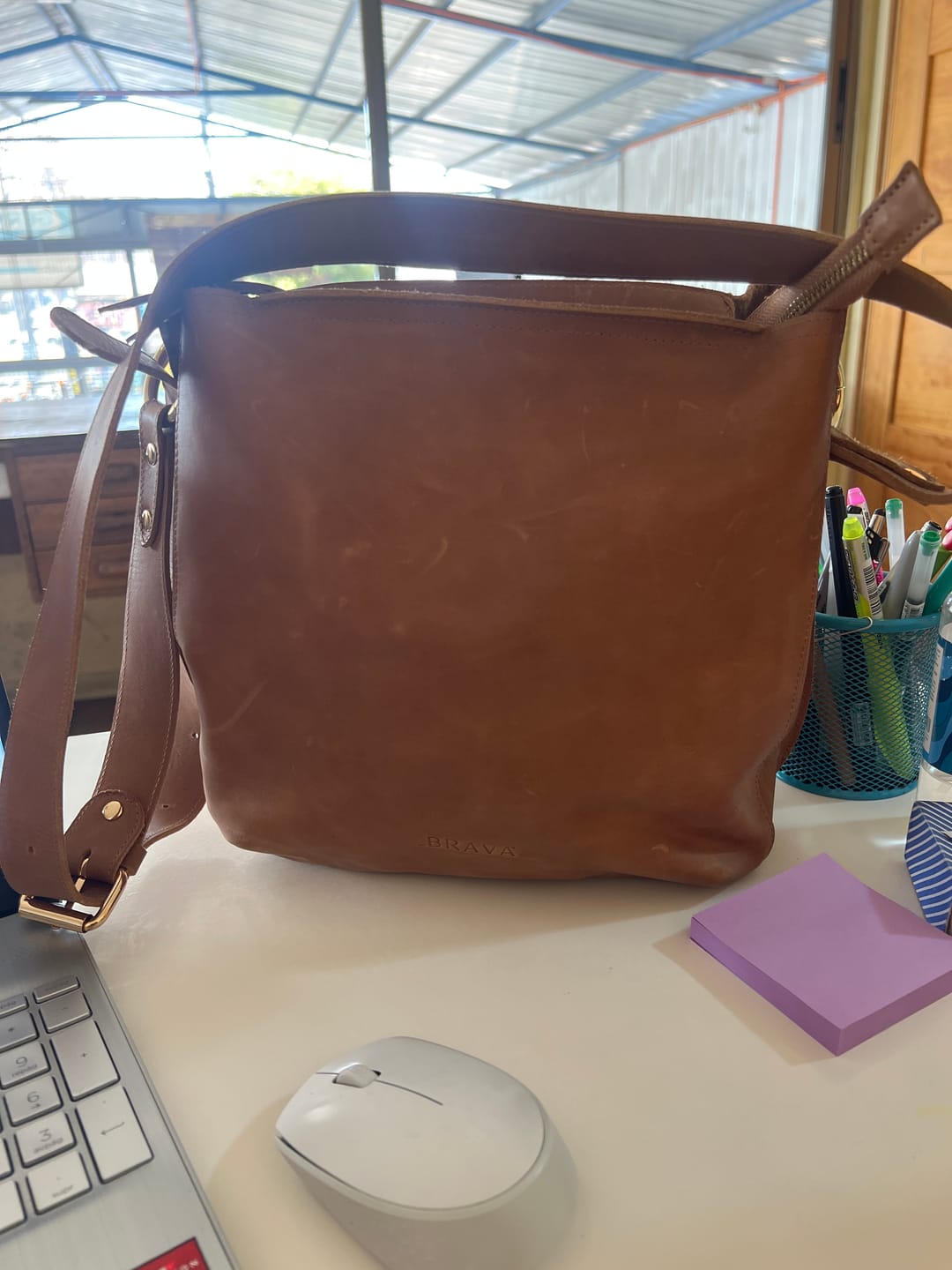Customer photo review of Bandolera de cuero modelo AMELIA Camel