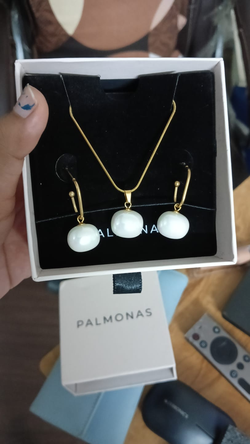 Customer photo review of Minimalist Gold Link Bracelet