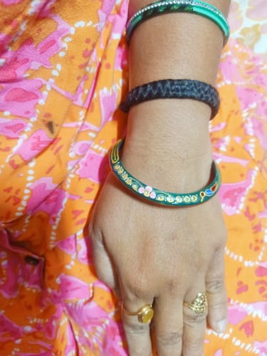 Customer photo review of "Aaj Ka Aabhushan" Red - Green Pola 916 22k