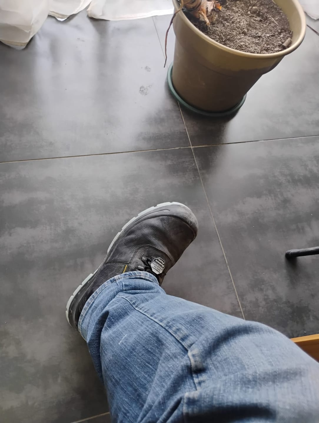 Customer photo review of Botin Seguridad Skechers Hammer High Negro