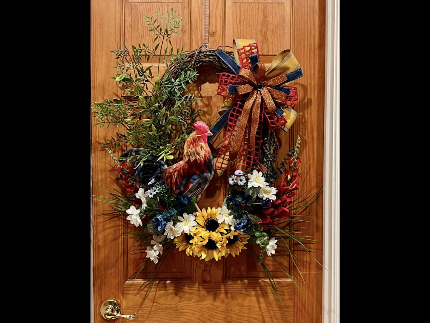 Customer photo review of 18" Oval Grapevine Wreath - DECOE-037