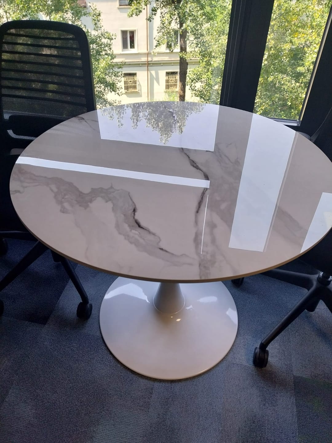 Customer photo review of Masa ESPERO, alb cu efect de marmura/alb, ceramica/metal, 90x90x75 cm