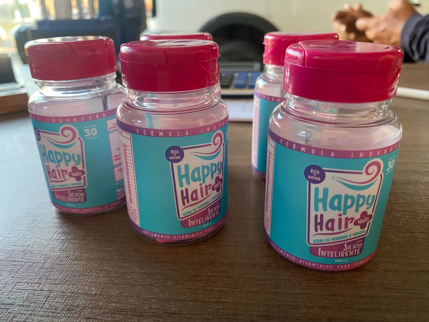 Customer photo review of Happy Hair 6 Potes + 6 Potes Grátis + 1 Melatonina + 1 Colágeno + 1 Happy Calm (Total 15 Potes)