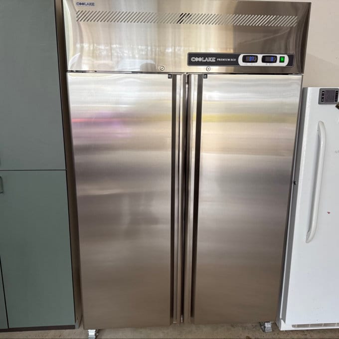 Customer photo review of Coolake 48" W 36 Cu.ft 2 Door Commercial Refrigerator and Freezer Combo, Dual Temperature Zones
