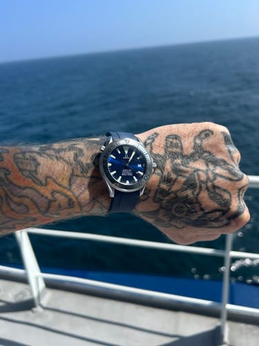 Customer photo review of FKM Rubber Strap for Omega Seamaster 300 Diver - Navy