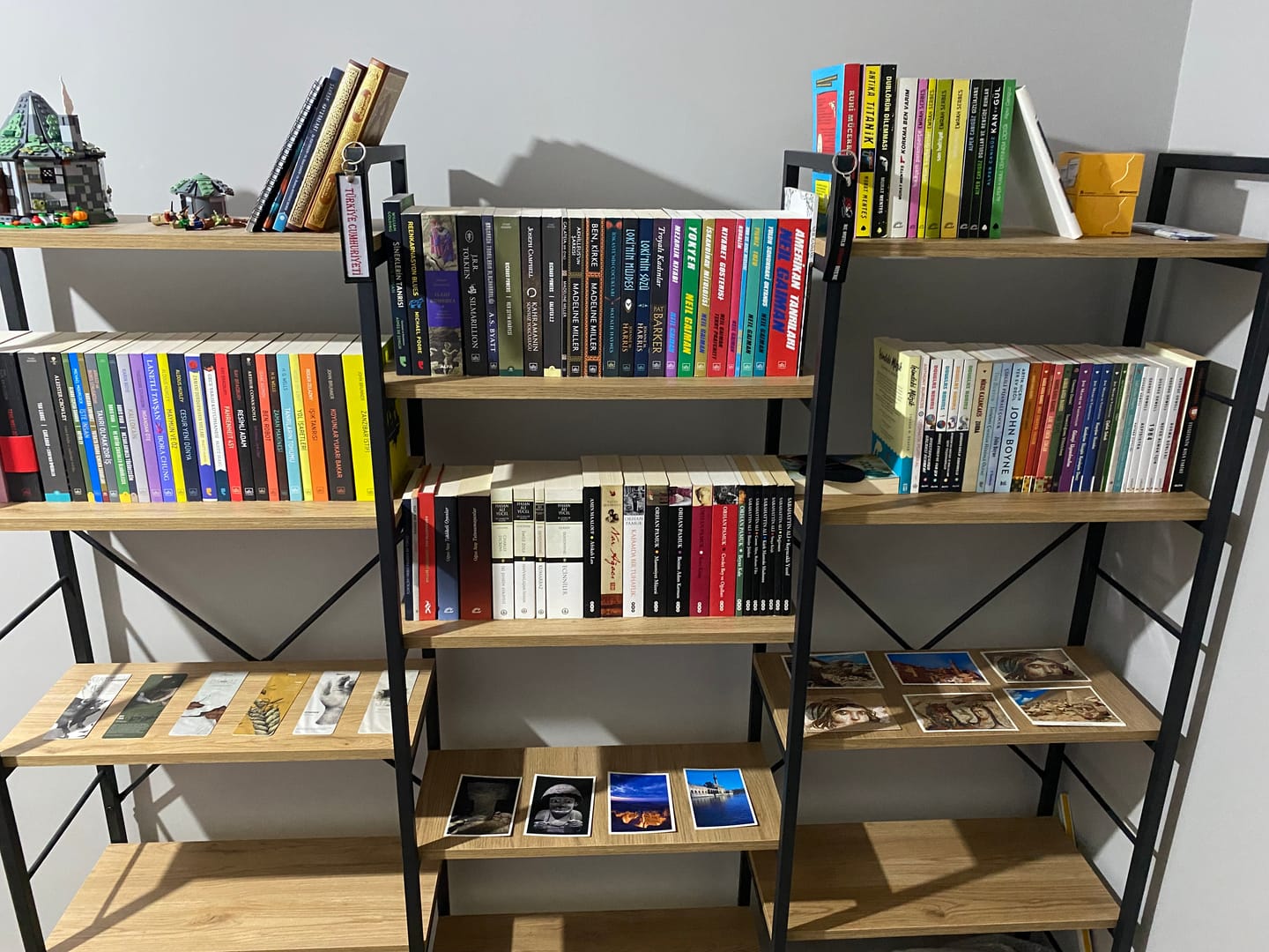 Customer photo review of Rani HC107 Metal 14 Raflı Geniş Kitaplık Ofis Çalışma Odası Çocuk  Odası Sepet Ceviz