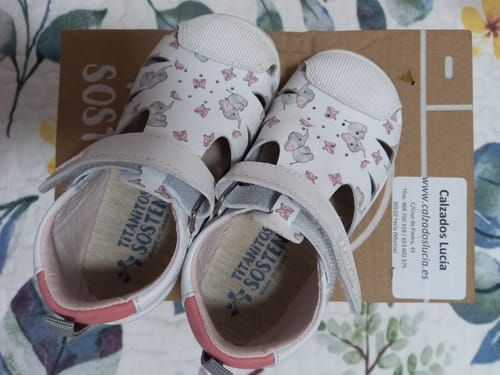 Customer photo review of Sandalia Elefantín con puntera de Titanitos