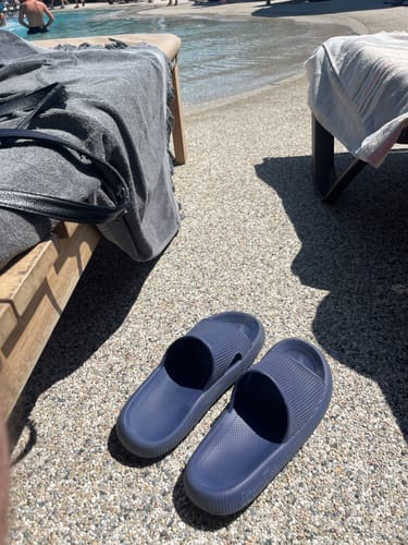 Customer photo review of HappyFlops