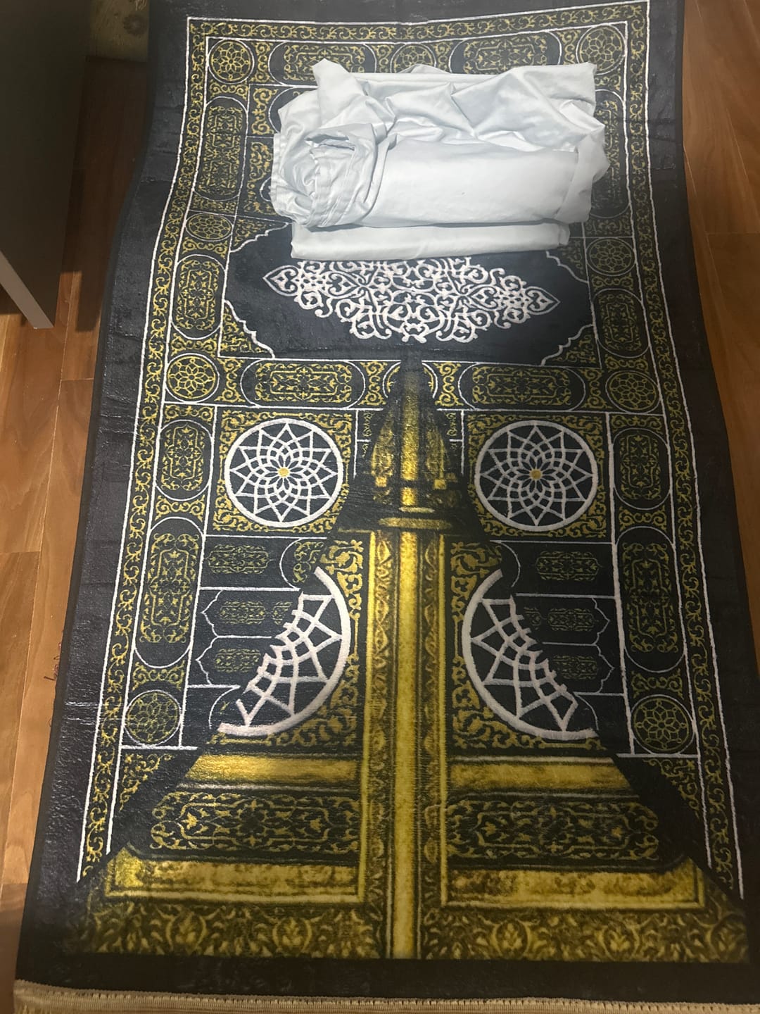 Customer photo review of Kaaba Door  Padded Prayer Mat