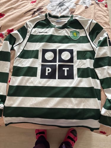 Customer photo review of Cristiano Ronaldo Sporting Lisbon 2001 2003 First Season Long Sleeve Retro Jersey